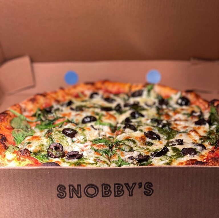 snobbys pizza 768x767